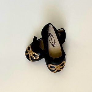 Joyfolie shoes size 4